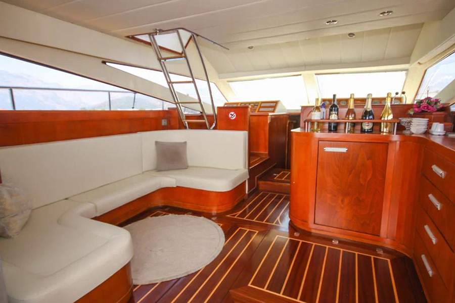 ЯХТА HOLA - КЕМЕР