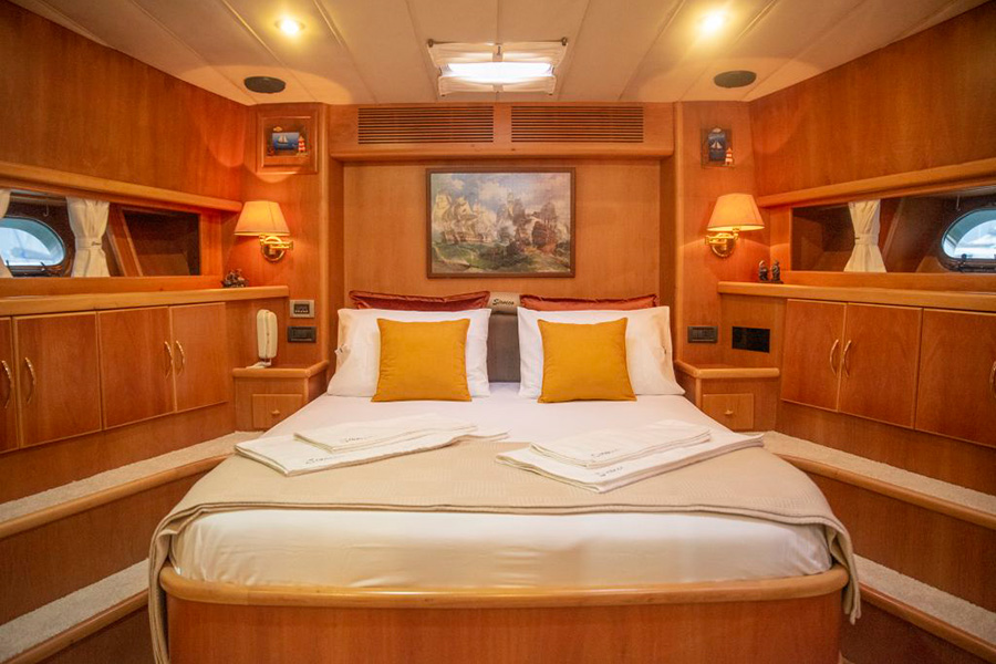 ЯХТА SIROCCO - ГЕДЖЕК