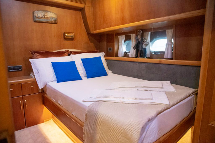 ЯХТА SIROCCO - ГЕДЖЕК