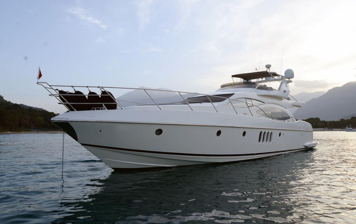 ЯХТА AZIMUT 68 PLUS - КЕМЕР