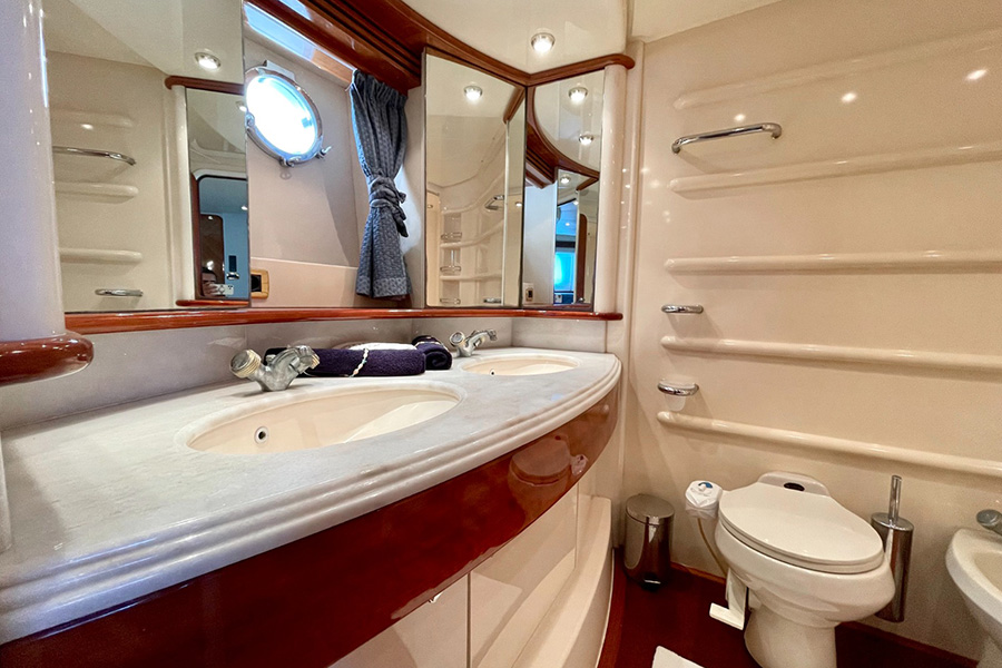 ЯХТА AZIMUT 68 PLUS - КЕМЕР