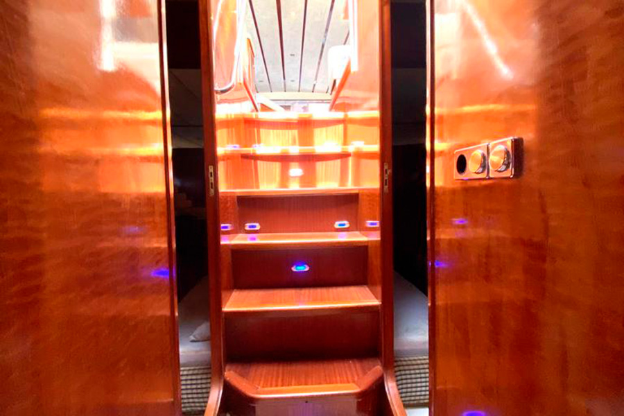 ЯХТА LARES II - ИЗМИР