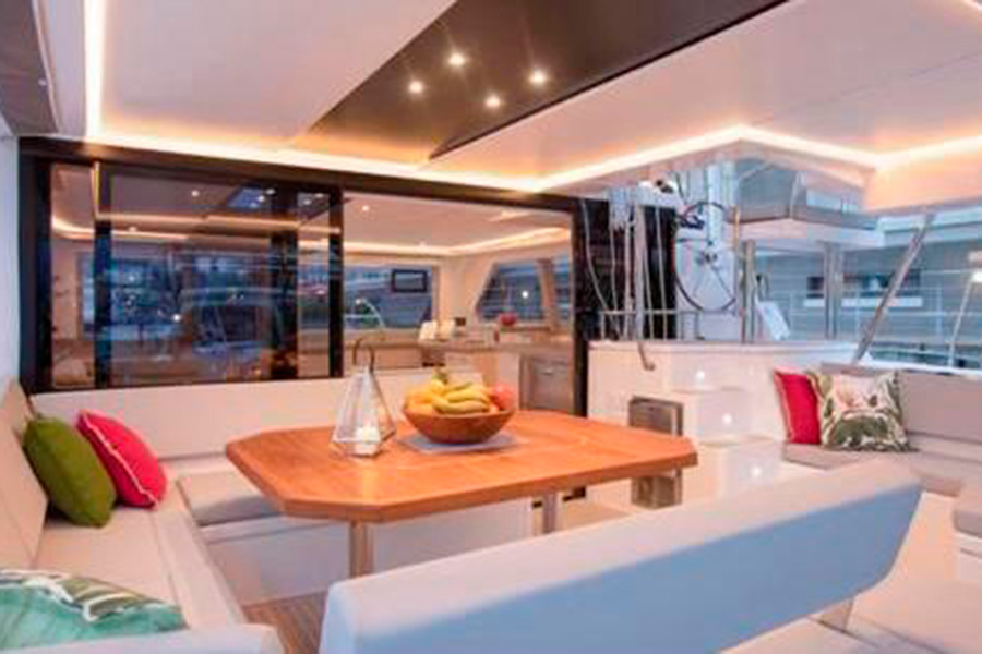 CATAMARAN LEOPARD - IZMIR