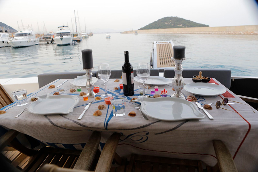 ЯХТА BARBOSSA DELUX - АЛАНИЯ