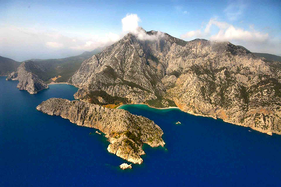 Красивейшие бухты Порто Дженевис и Сазак