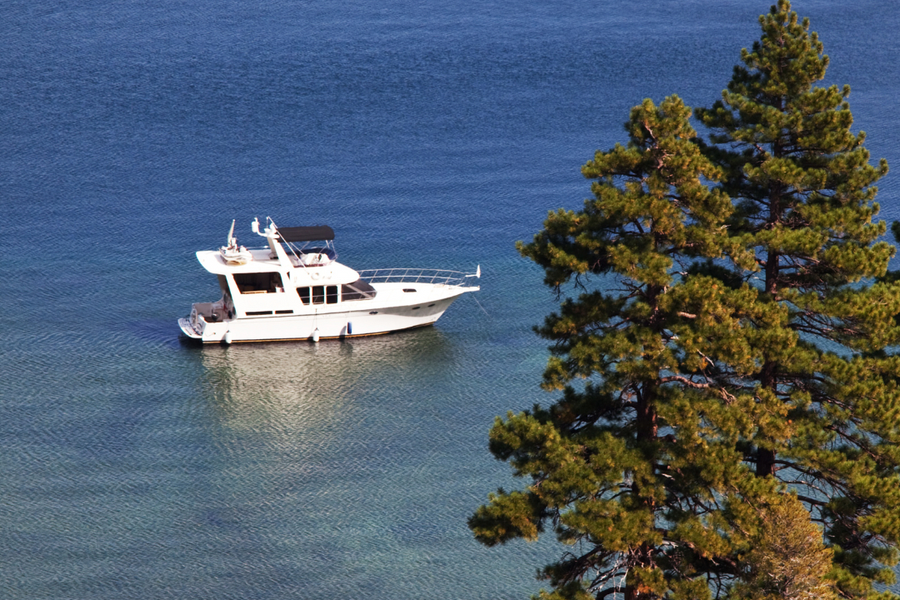 Преимущества моторной яхты