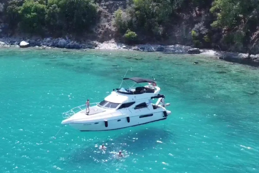 ЯХТА Q ELEVEN - КЕМЕР