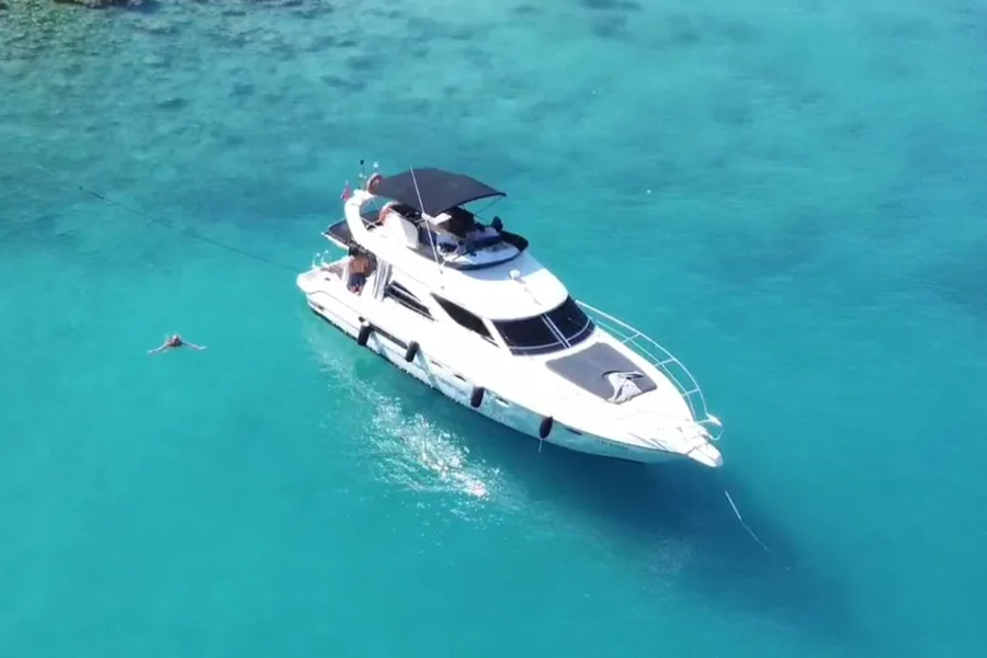 ЯХТА Q ELEVEN - КЕМЕР