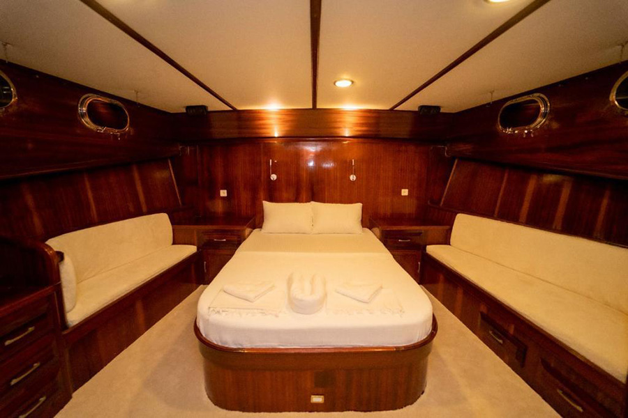 ЯХТА ADEN 5  - ГЁДЖЕК