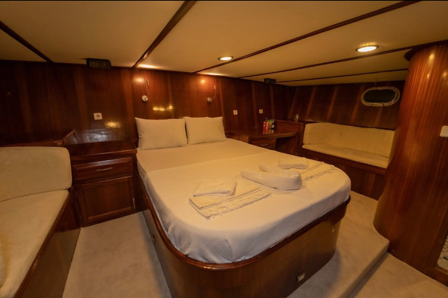 ЯХТА ADEN 5  - ГЁДЖЕК