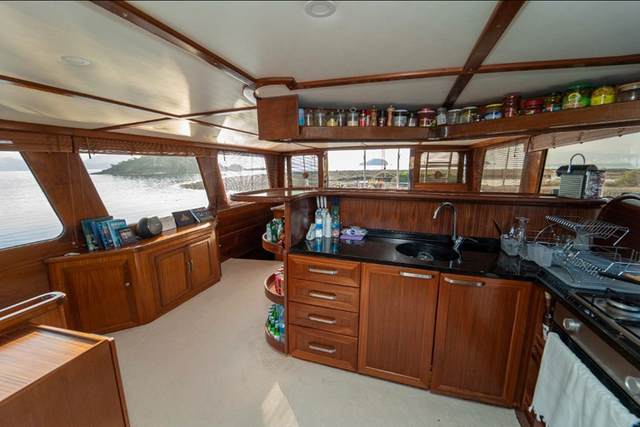 ЯХТА ADEN 5  - ГЁДЖЕК