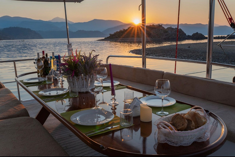 ЯХТА ADEN 5  - ГЁДЖЕК