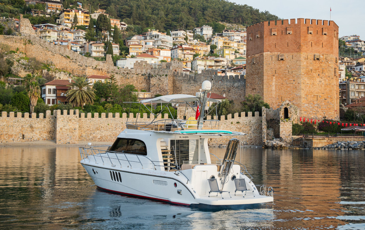 YACHT INFINITY - ALANYA