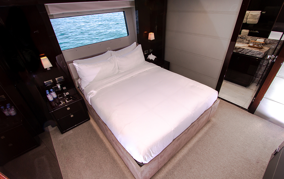 ЯХТА UAE-MOT-12 - ДУБАЙ