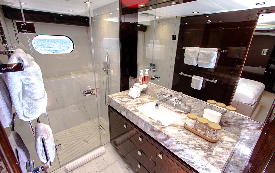 ЯХТА UAE-MOT-12 - ДУБАЙ