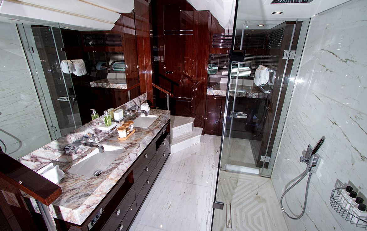 ЯХТА UAE-MOT-12 - ДУБАЙ